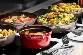 H4 Hotel Wyndham Paris Pleyel Resort