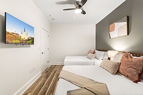 Downtown Delight 4BR 2BATH Luxury Condo