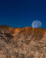 Mt Williamson Motel and Basecamp