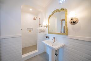 Pitaloka Hotel Sanur By DeWizZManagement