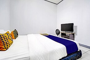 OYO 92710 Losmen Tjabe Merah Near Alfamart Bintaro