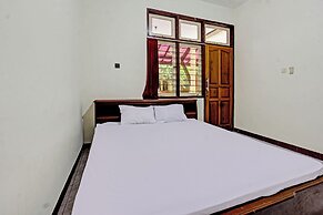 OYO 92710 Losmen Tjabe Merah Near Alfamart Bintaro