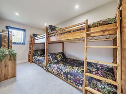 Micklemore Lakes and Lodges