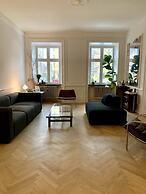 Christianshavn Canalside Luxury Apartment