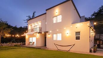 Gangneung Whiten Pension