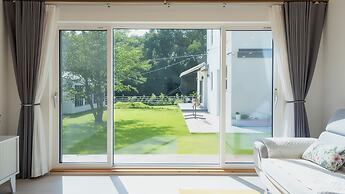 Gangneung Whiten Pension
