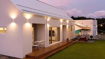 Gangneung Whiten Pension