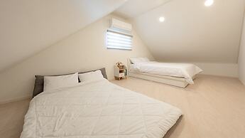 Gangneung Whiten Pension