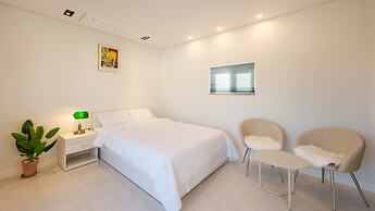 Gangneung Whiten Pension