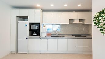 Gangneung Whiten Pension