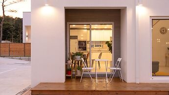 Gangneung Whiten Pension