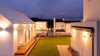 Gangneung Whiten Pension