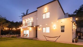 Gangneung Whiten Pension