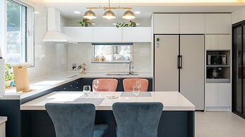 Gangneung Whiten Pension