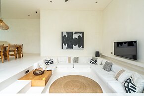 Casa Umalas Villa by Betterplace