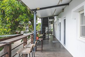 LowPressure restaurant & surf guesthouse