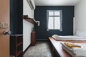 LowPressure restaurant & surf guesthouse