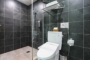 LowPressure restaurant & surf guesthouse