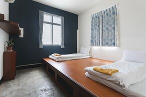 LowPressure restaurant & surf guesthouse