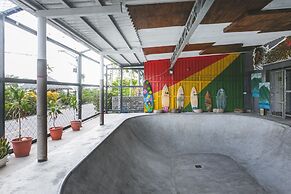 LowPressure restaurant & surf guesthouse