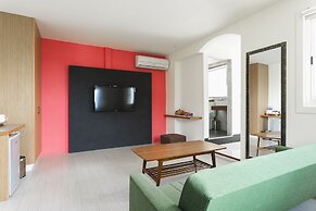 LowPressure restaurant & surf guesthouse