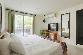 LowPressure restaurant & surf guesthouse