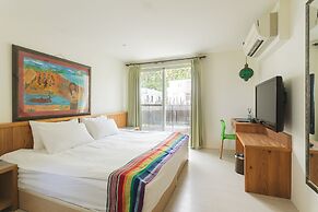 LowPressure restaurant & surf guesthouse