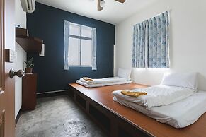 LowPressure restaurant & surf guesthouse