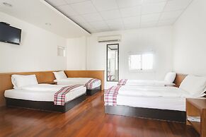 LowPressure restaurant & surf guesthouse