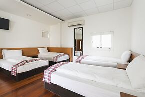 LowPressure restaurant & surf guesthouse