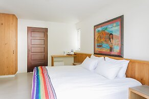 LowPressure restaurant & surf guesthouse