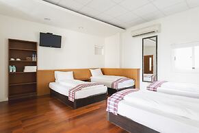 LowPressure restaurant & surf guesthouse