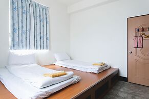 LowPressure restaurant & surf guesthouse