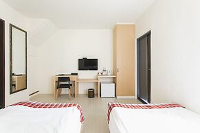 LowPressure restaurant & surf guesthouse