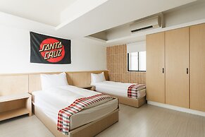 LowPressure restaurant & surf guesthouse