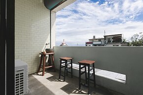 LowPressure restaurant & surf guesthouse