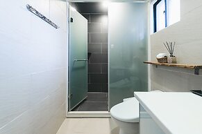 LowPressure restaurant & surf guesthouse