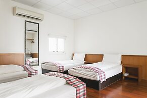 LowPressure restaurant & surf guesthouse