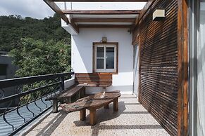 LowPressure restaurant & surf guesthouse