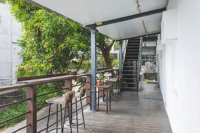 LowPressure restaurant & surf guesthouse