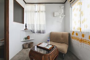 LowPressure restaurant & surf guesthouse