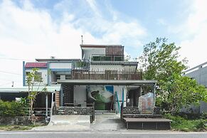 LowPressure restaurant & surf guesthouse