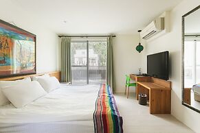 LowPressure restaurant & surf guesthouse