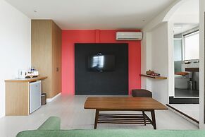 LowPressure restaurant & surf guesthouse