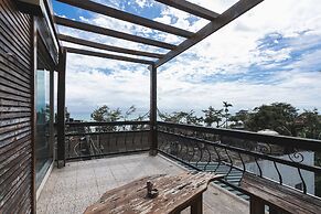 LowPressure restaurant & surf guesthouse