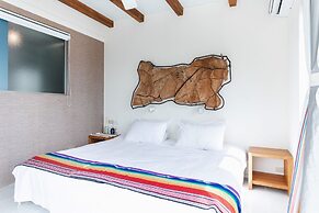 LowPressure restaurant & surf guesthouse