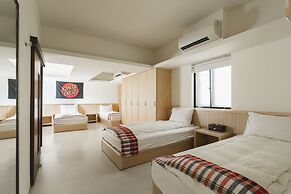 LowPressure restaurant & surf guesthouse