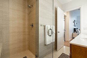 Sophari Bellevue Tower Apts