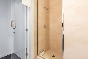 Sophari Bellevue Tower Apts