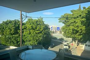 Phaedrus Living Coral Suites Aura